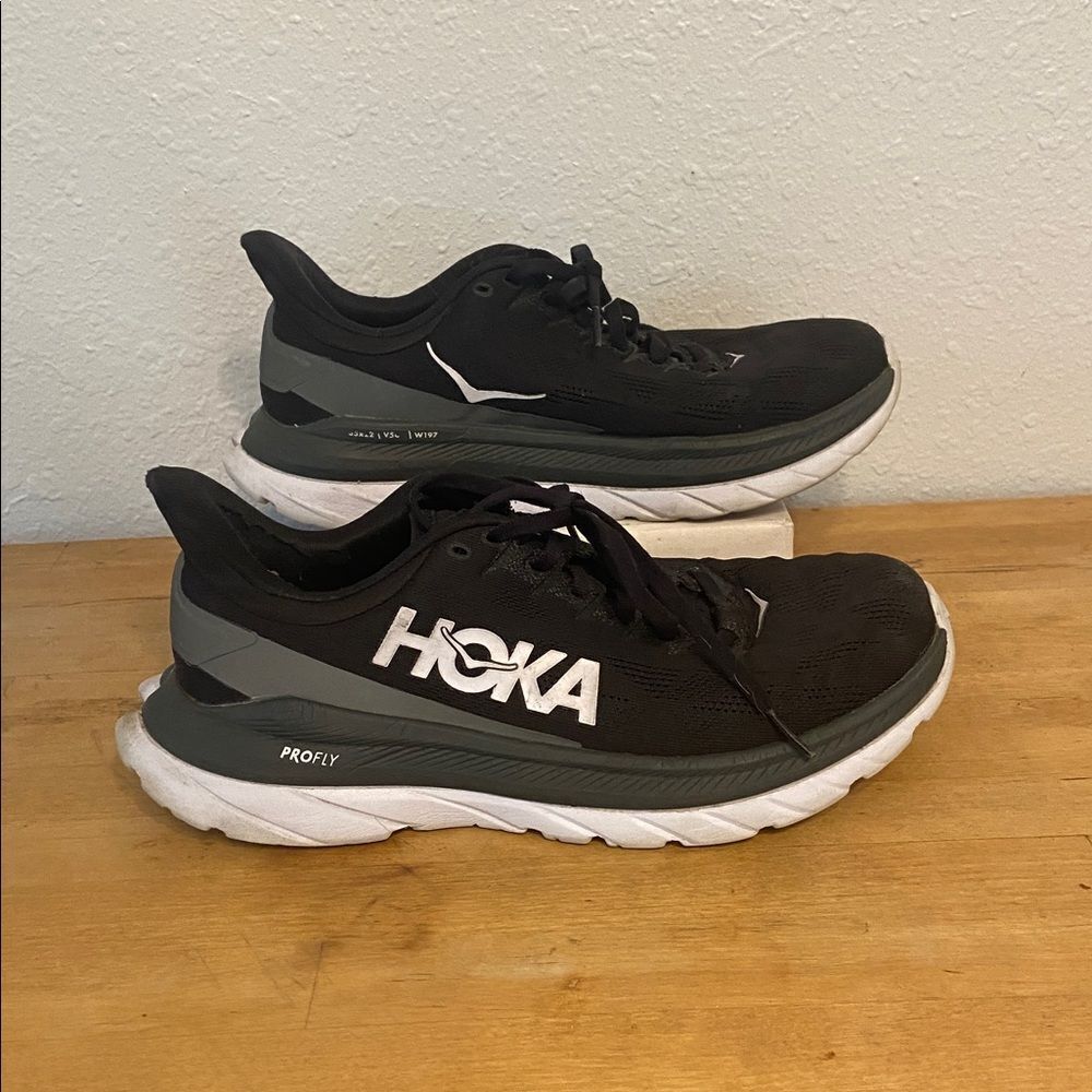HOKA One One Black ProFly W Mach 4 Running Sneakers Size 8